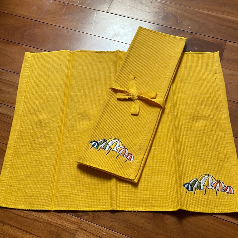 placemats coastal beach umbrella set of 2 embroidered new with tags